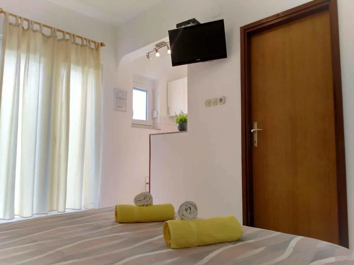 Apartments In Baska - Insel Krk 42192  באסקה